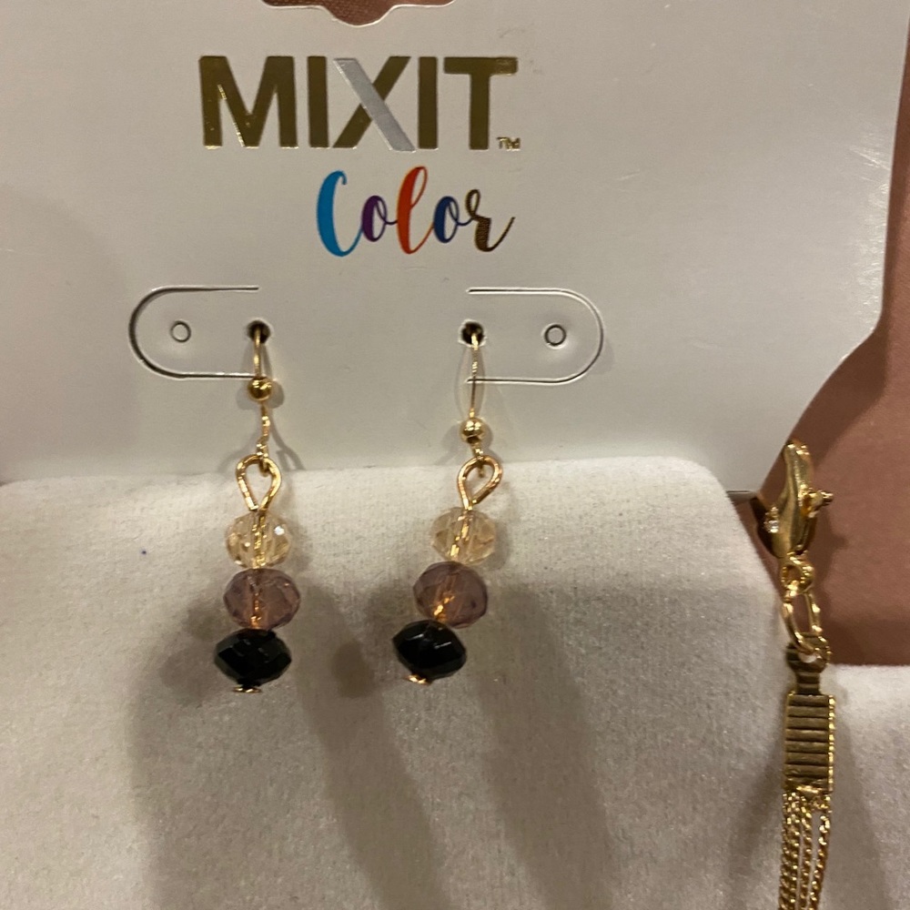 Jewelry - Picture 2 of 3